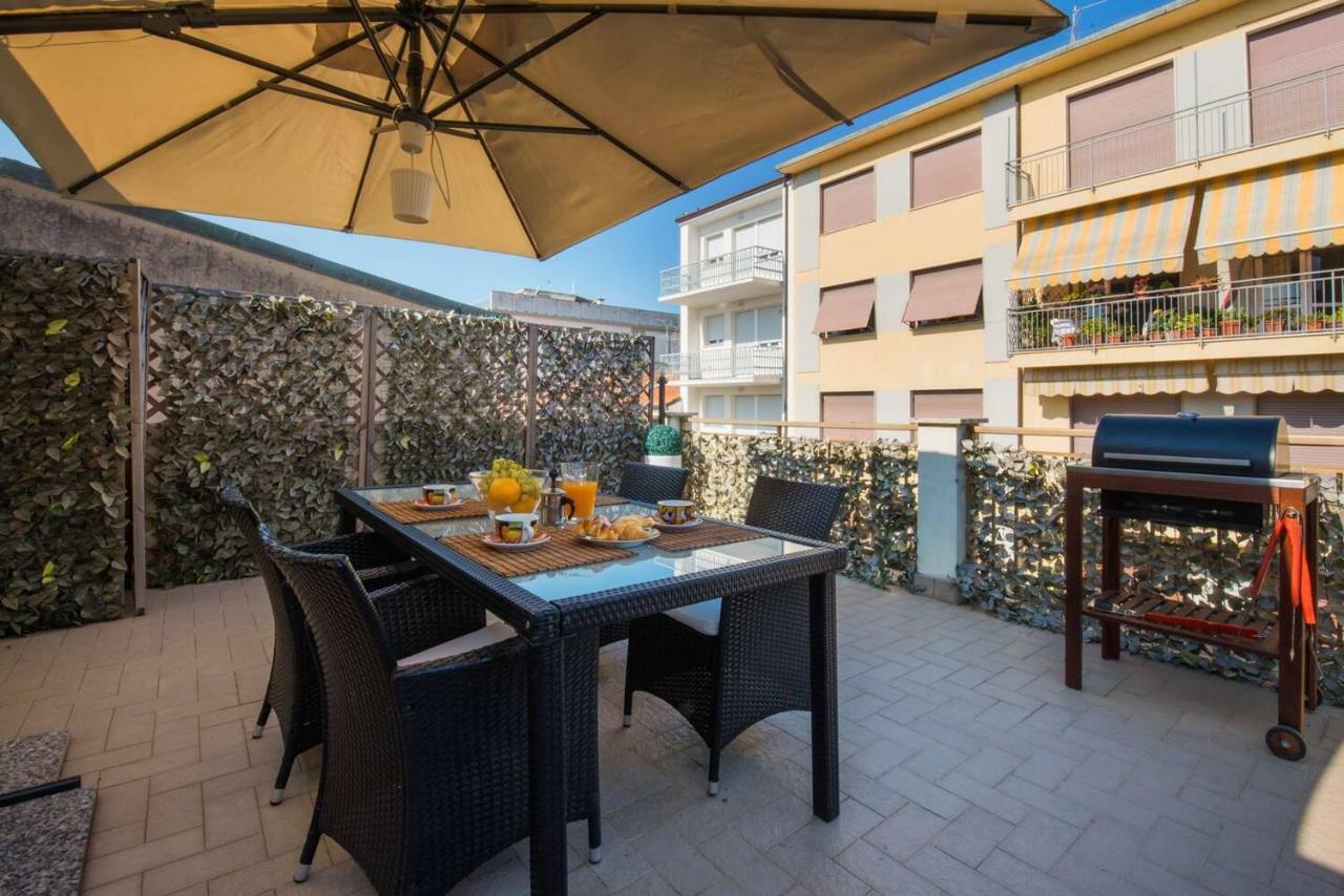 Altido Apt For 8 With Huge Terrace In Old Town Of Viareggio Exterior foto